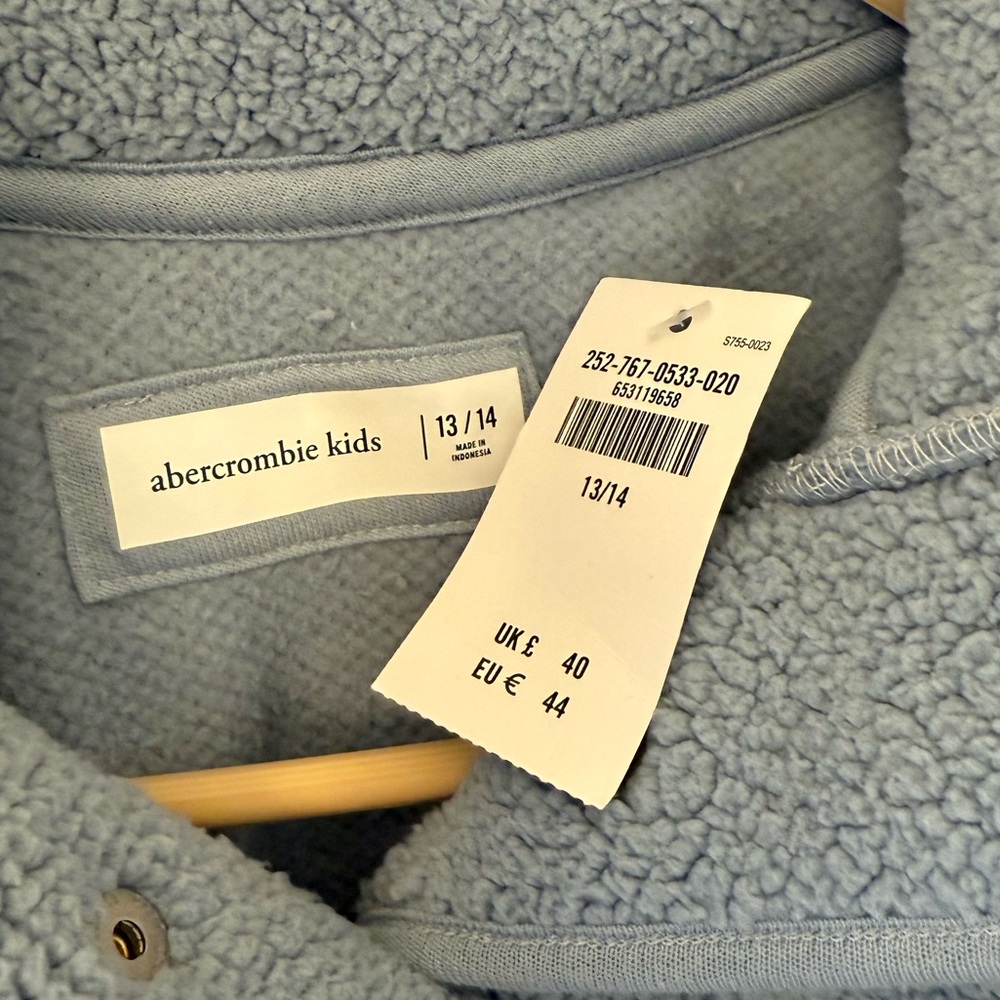 NWT Abercrombie kids Sherpa sweatshirt size 13/14 - Picture 3 of 4